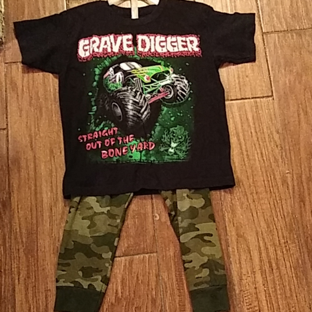 Boys two-piece Monster Jam Grave Digger outfit